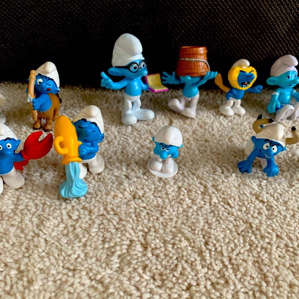 Collectible Smurfs figurines play set bundle